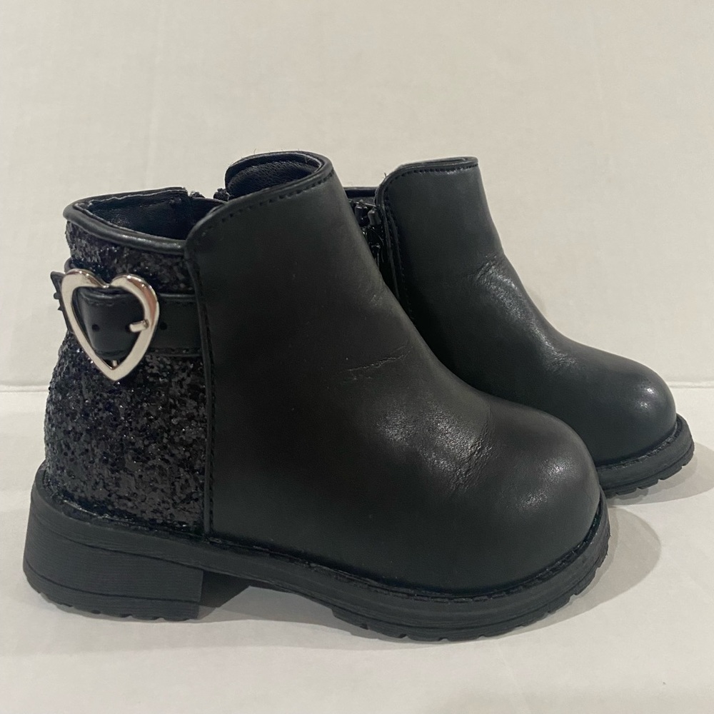 Baby Girl black boots with black glitter backs size 6